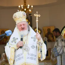 Când însetăm duhovnicește să nu căutăm apa vie în fântâni otrăvite, îndeamnă PS Varlaam Ploieșteanul