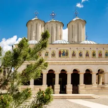 Programul hramului istoric al Catedralei Patriarhale „Sfinții Împărați Constantin și Elena”