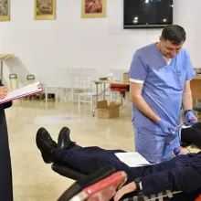 Preoți de caritate și credincioși au donat sânge în cadrul unei campanii inițiate de o asociație creștină din Capitală