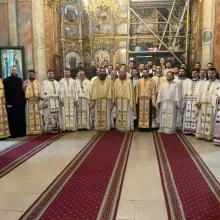 S-au revăzut după zece ani: Promoția 2015 a Facultății de Teologie din București a dat stareț, protoiereu și nu numai