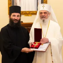 Delegația din Muntele Athos, care a adus moaștele Sf. Ioan Gură de Aur la București, a fost distinsă de Patriarhul Daniel