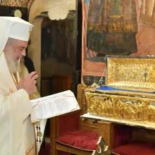 Patriarhul Daniel a sfințit raclele în care vor fi așezate moaștele Sfinților Paisie și Cleopa de la Sihăstria