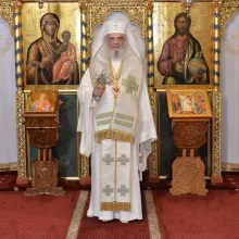 Patriarhul Daniel: Sfânta Cruce ne arată cât de mult a iubit Dumnezeu lumea prin Iisus Hristos