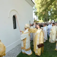 Zidirea unei biserici, un semn de mărturisire: PS Timotei Prahoveanul a sfințit un paraclis dedicat Sf. Dumitru Stăniloae