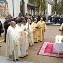 PS Paisie Sinaitul a sfințit biserica închinată Sfinților Români din Sectorul 5