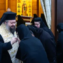 PS Paisie Sinaitul: Adevărata putere a femeii creștine stă în capacitatea de a transforma lumea prin blândețe și statornicie