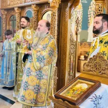 Iubirea Mântuitorului s-a arătat pe Cruce, nu în cuvinte: PS Timotei Prahoveanul la Parohia Pleașa