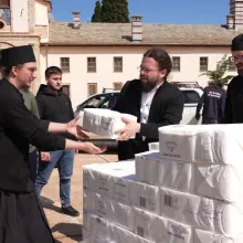 Patriarhul Daniel sprijină comunitățile monahale românești din Athos cu opt tone de alimente