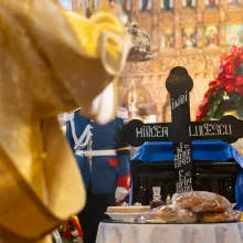 PS Timotei Prahoveanul a oficiat slujba Înmormântării pentru Mircea Lucescu | În imagini