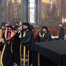Scoaterea Sf. Epitaf la Catedrala Patriarhală: Credincioșii se pot închina până la începutul Deniei Prohodului Domnului