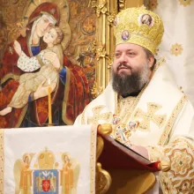 Să nu lăsăm pe nimeni să rămână singur în suferința sa, a îndemnat PS Paisie Sinaitul la Catedrala Patriarhală