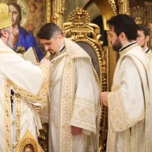 Un tânăr teolog premiat de Academia Română a fost hirotonit diacon la Catedrala Patriarhală