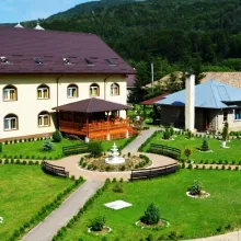 Patriarhul Daniel felicită Parohia „Sf. M. Mc Gheorghe” din Hârja, pentru două decenii de filantropie neîntreruptă