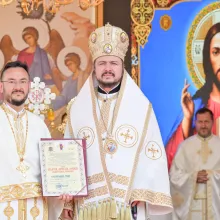 PS Veniamin a resfințit o biserică prahoveană și a explicat cum să răspundem la chemarea de a ne sfinți și noi viața