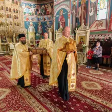 Evenimente liturgice și culturale la Parohia „Sf. Pantelimon – Foișorul de Foc”: Moaște în pelerinaj și teatru creștin