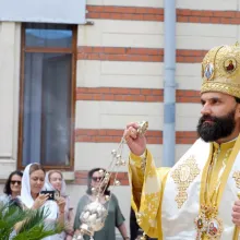 Încercați să priviți în jurul vostru prin ochii lui Dumnezeu, a îndemnat PS Iachint de Pacific la Mănăstirea Radu Vodă