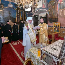 Patriarhul Daniel a sfințit racla pentru moaștele Sfintelor Nazaria, Olimpiada şi Elisabeta de la Văratec