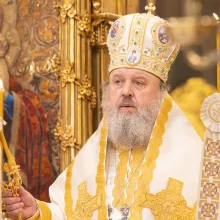 Să căutăm lumina într-o permanentă luptă cu întunericul, a spus PS Timotei Prahoveanul la Catedrala Patriarhală