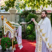 Arhim. Dionisie Constantin explică ce înseamnă purtarea Crucii: Să nu lăsăm încercarea să ne despartă de Dumnezeu