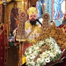 Crucea trebuie să ne însoțească din biserică în viața noastră de fiecare zi, subliniază PS Paisie Sinaitul