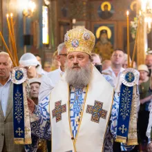 Sf. Ioachim și Ana, model pentru familii, spune PS Timotei Prahoveanul. Ierarhul a sfințit iconostasul Parohiei Mărțișor