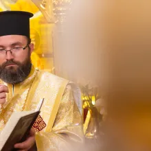 Arhid. Macarie Grigoriu: Familia creștină, chemată să fie nu doar locul unde se naște viața, ci și cel unde se cultivă sfințenia