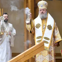 Cei care îl urmează pe Domnul nu vor rămâne niciodată în întuneric, a spus PS Timotei Prahoveanul