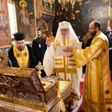 Patriarhul Daniel a sfințit racla cu moaștele Sf. Evloghia: A arătat rolul mirenilor și al monahilor în păstrarea credinței